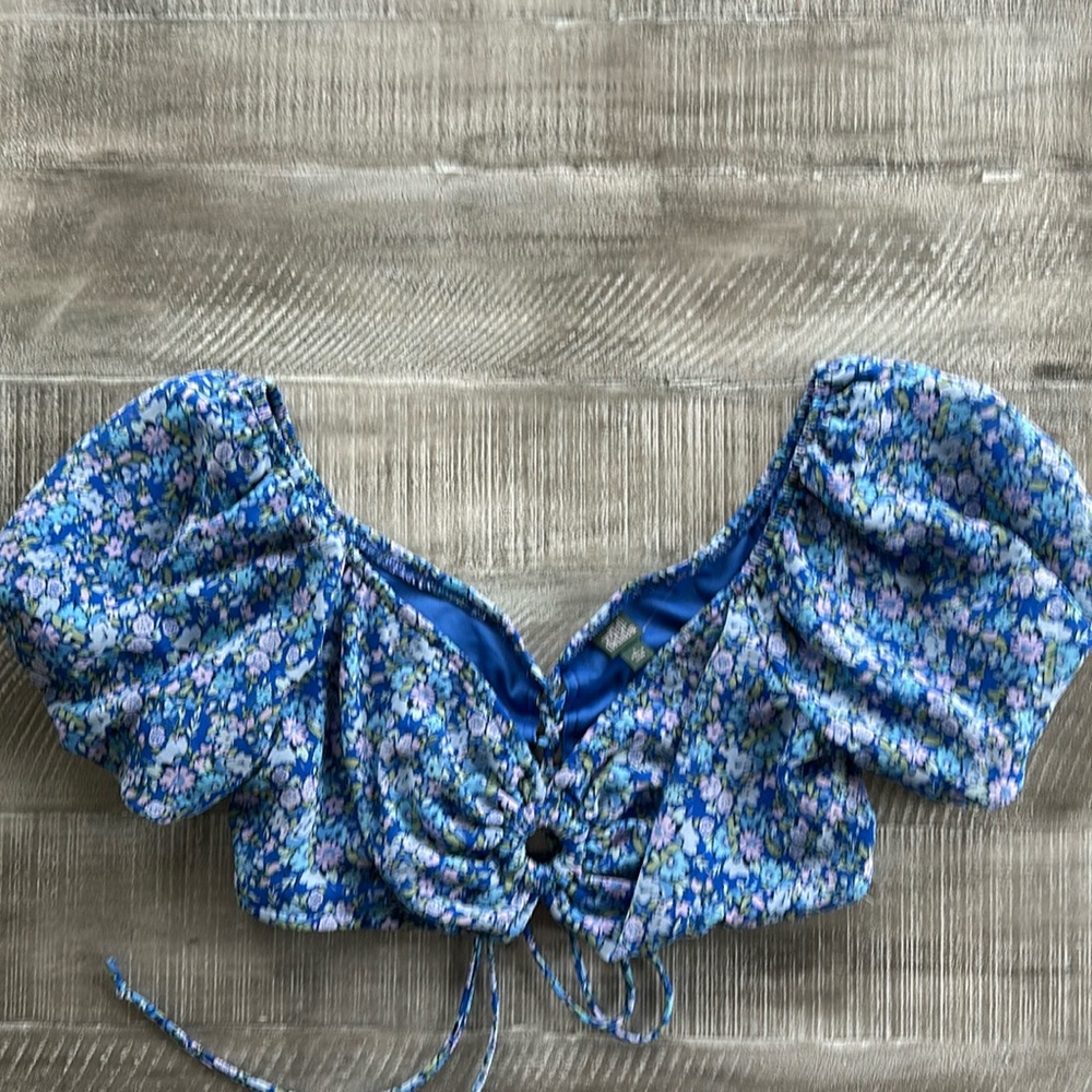 Wild Fable ballon sleeve crop top